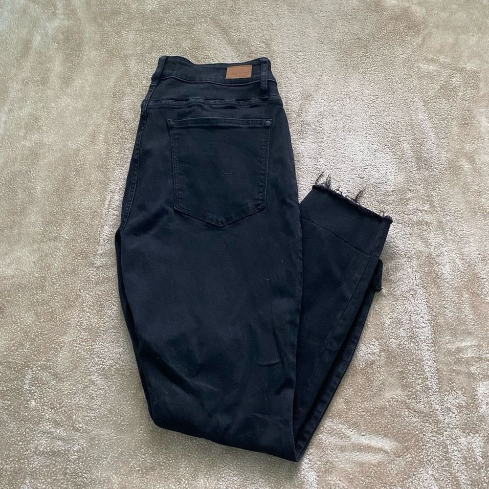 Judy Blue Women’s Black Distressed Slim Fit Frayed Hem Jeans